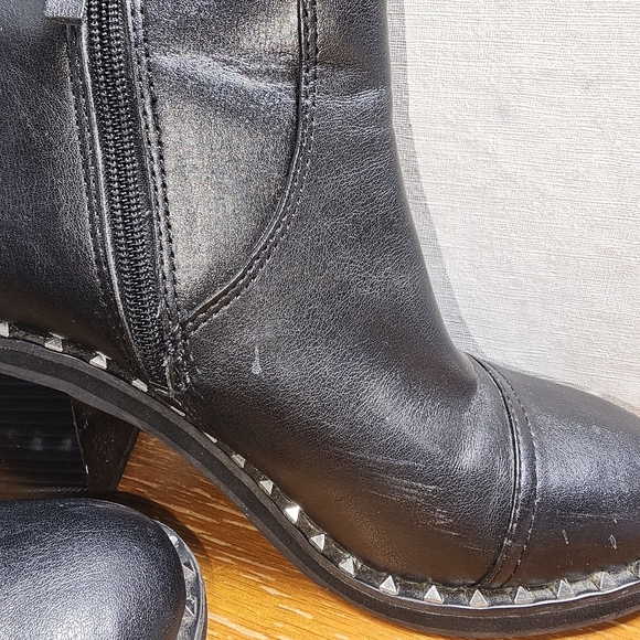 Circus by Sam Edelman stydded Boots. Black size 8. - Picture 3 of 9